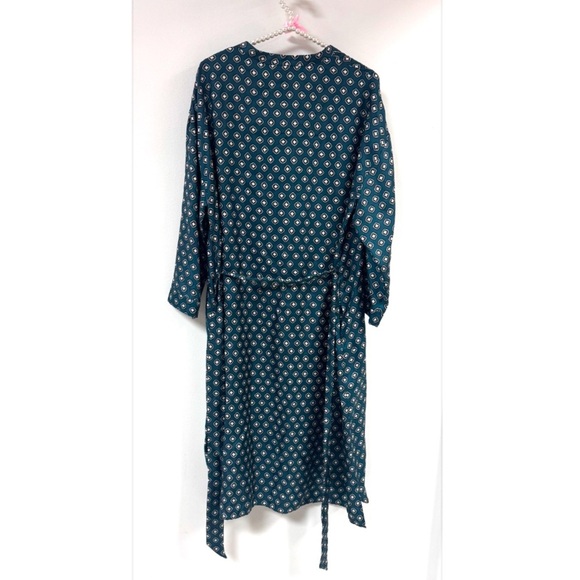 Max Mara All Over Printed Tie Waist Dress. - Picture 4 of 9